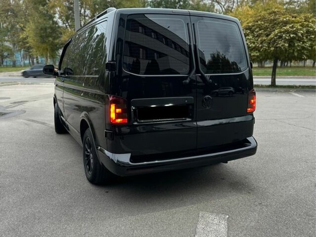 Черный Фольксваген Transporter, объемом двигателя 2 л и пробегом 321 тыс. км за 26499 $, фото 2 на Automoto.ua
