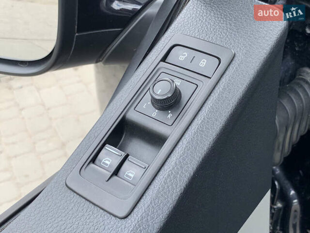 Чорний Фольксваген Transporter, об'ємом двигуна 2 л та пробігом 291 тис. км за 25699 $, фото 39 на Automoto.ua