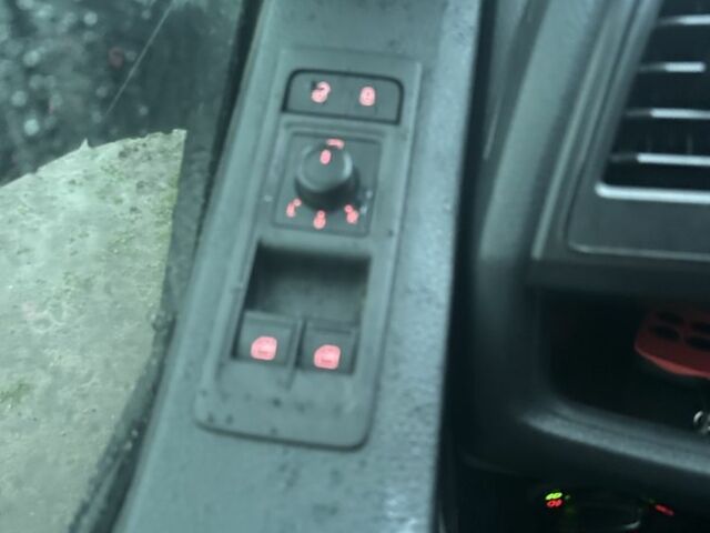 Черный Фольксваген Transporter, объемом двигателя 2 л и пробегом 321 тыс. км за 26499 $, фото 9 на Automoto.ua