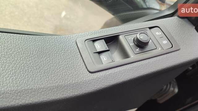 Чорний Фольксваген Transporter, об'ємом двигуна 2 л та пробігом 291 тис. км за 19900 $, фото 15 на Automoto.ua