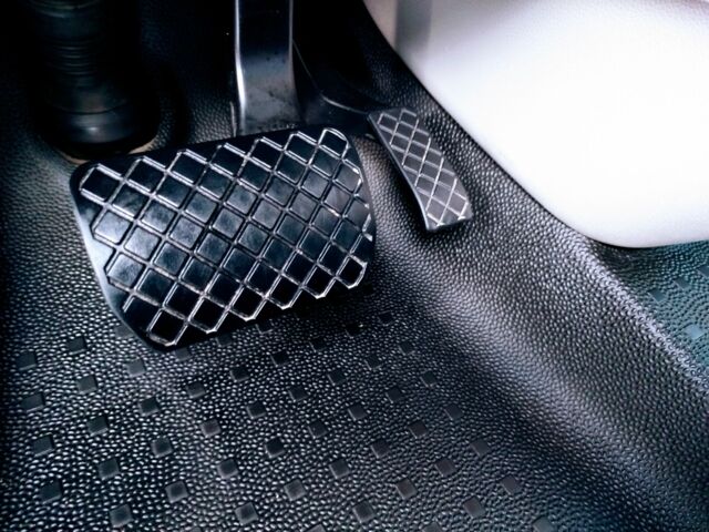 Черный Фольксваген Transporter, объемом двигателя 2 л и пробегом 254 тыс. км за 26999 $, фото 23 на Automoto.ua