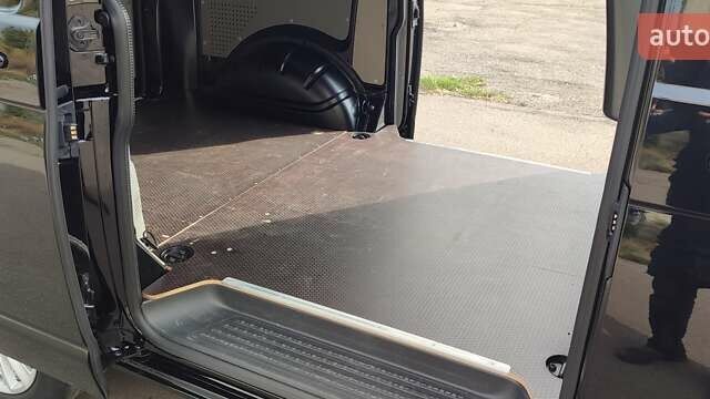 Чорний Фольксваген Transporter, об'ємом двигуна 2 л та пробігом 291 тис. км за 19900 $, фото 20 на Automoto.ua