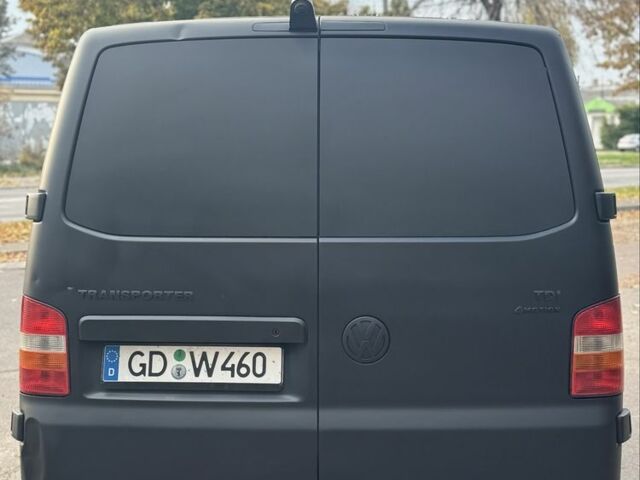 Черный Фольксваген Transporter, объемом двигателя 2.5 л и пробегом 250 тыс. км за 4999 $, фото 4 на Automoto.ua