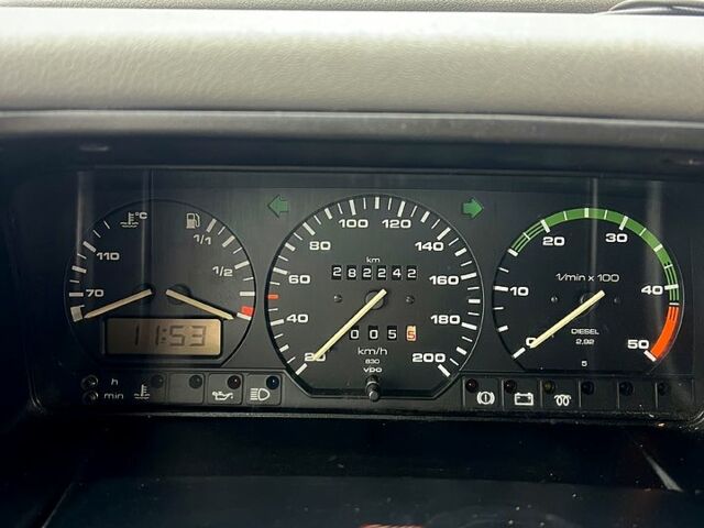 Чорний Фольксваген Transporter, об'ємом двигуна 2.4 л та пробігом 282 тис. км за 3200 $, фото 6 на Automoto.ua