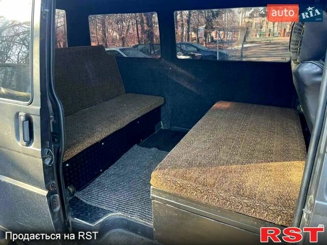 Черный Фольксваген Transporter, объемом двигателя 2.5 л и пробегом 350 тыс. км за 3999 $, фото 9 на Automoto.ua