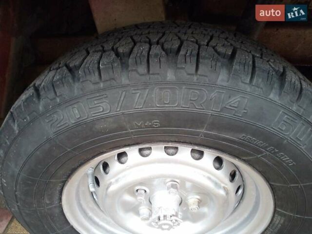 Красный Фольксваген Transporter, объемом двигателя 1 л и пробегом 300 тыс. км за 1650 $, фото 4 на Automoto.ua