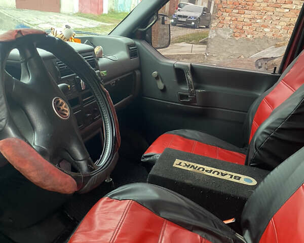 Красный Фольксваген Transporter, объемом двигателя 2.5 л и пробегом 450 тыс. км за 5500 $, фото 6 на Automoto.ua