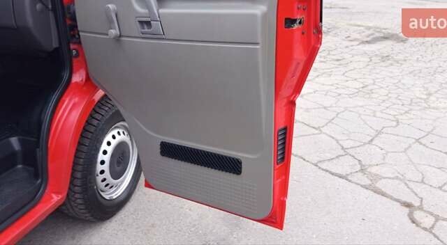 Червоний Фольксваген Transporter, об'ємом двигуна 2.46 л та пробігом 275 тис. км за 7000 $, фото 21 на Automoto.ua