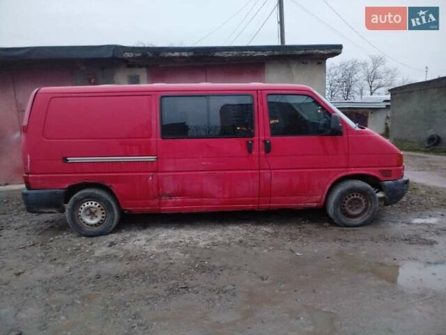 Красный Фольксваген Transporter, объемом двигателя 2.4 л и пробегом 280 тыс. км за 3500 $, фото 4 на Automoto.ua