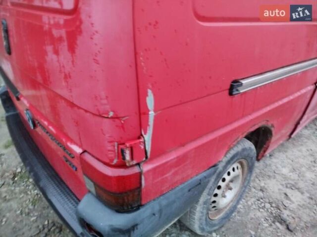 Красный Фольксваген Transporter, объемом двигателя 2.4 л и пробегом 280 тыс. км за 3500 $, фото 7 на Automoto.ua