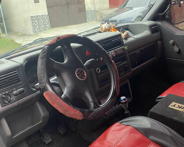 Красный Фольксваген Transporter, объемом двигателя 2.5 л и пробегом 450 тыс. км за 5500 $, фото 7 на Automoto.ua