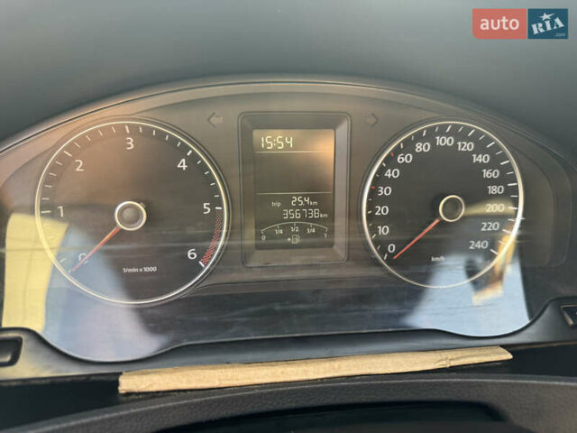 Красный Фольксваген Transporter, объемом двигателя 1.97 л и пробегом 350 тыс. км за 10500 $, фото 3 на Automoto.ua