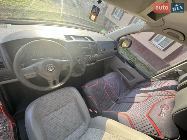 Красный Фольксваген Transporter, объемом двигателя 1.97 л и пробегом 350 тыс. км за 10500 $, фото 7 на Automoto.ua