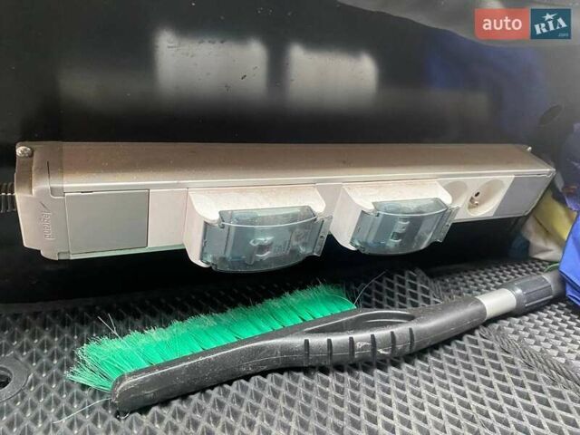 Червоний Фольксваген Transporter, об'ємом двигуна 2 л та пробігом 265 тис. км за 14900 $, фото 4 на Automoto.ua