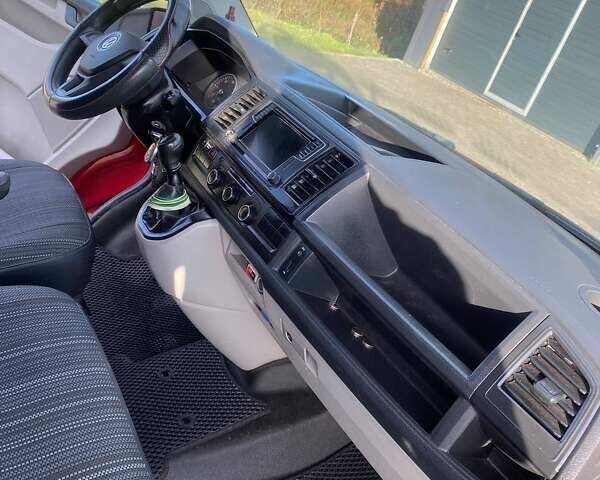 Червоний Фольксваген Transporter, об'ємом двигуна 2 л та пробігом 265 тис. км за 14900 $, фото 5 на Automoto.ua