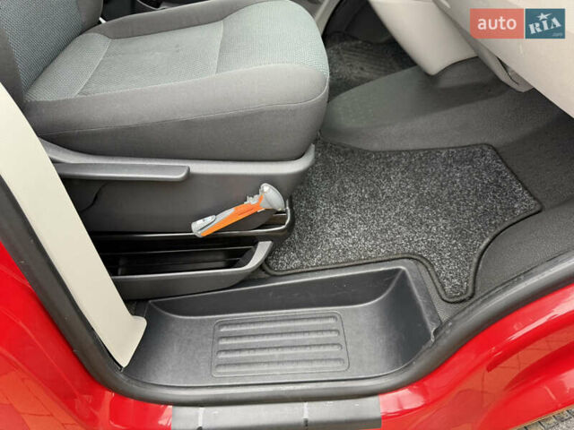 Красный Фольксваген Transporter, объемом двигателя 2 л и пробегом 298 тыс. км за 21200 $, фото 22 на Automoto.ua