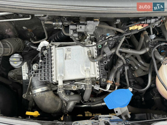 Красный Фольксваген Transporter, объемом двигателя 2 л и пробегом 298 тыс. км за 21200 $, фото 8 на Automoto.ua