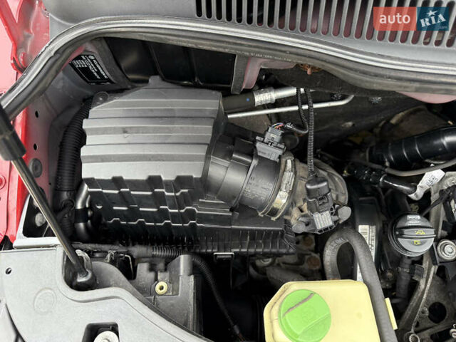 Красный Фольксваген Transporter, объемом двигателя 2 л и пробегом 298 тыс. км за 21200 $, фото 7 на Automoto.ua