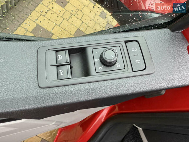 Красный Фольксваген Transporter, объемом двигателя 2 л и пробегом 298 тыс. км за 21200 $, фото 11 на Automoto.ua