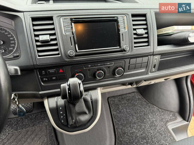 Красный Фольксваген Transporter, объемом двигателя 2 л и пробегом 298 тыс. км за 21200 $, фото 14 на Automoto.ua