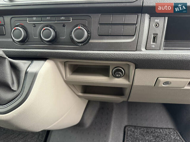 Красный Фольксваген Transporter, объемом двигателя 2 л и пробегом 298 тыс. км за 21200 $, фото 25 на Automoto.ua