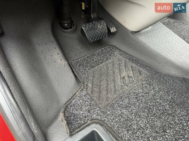 Красный Фольксваген Transporter, объемом двигателя 2 л и пробегом 298 тыс. км за 21200 $, фото 18 на Automoto.ua