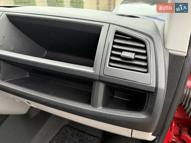 Красный Фольксваген Transporter, объемом двигателя 2 л и пробегом 298 тыс. км за 21200 $, фото 20 на Automoto.ua