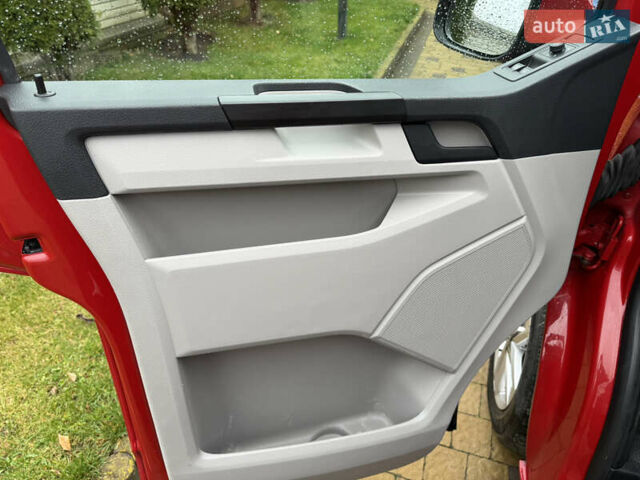 Красный Фольксваген Transporter, объемом двигателя 2 л и пробегом 298 тыс. км за 21200 $, фото 10 на Automoto.ua