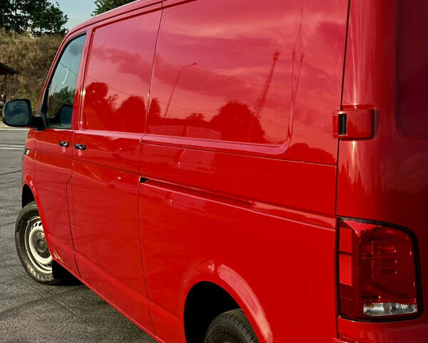 Красный Фольксваген Transporter, объемом двигателя 2 л и пробегом 219 тыс. км за 25950 $, фото 18 на Automoto.ua