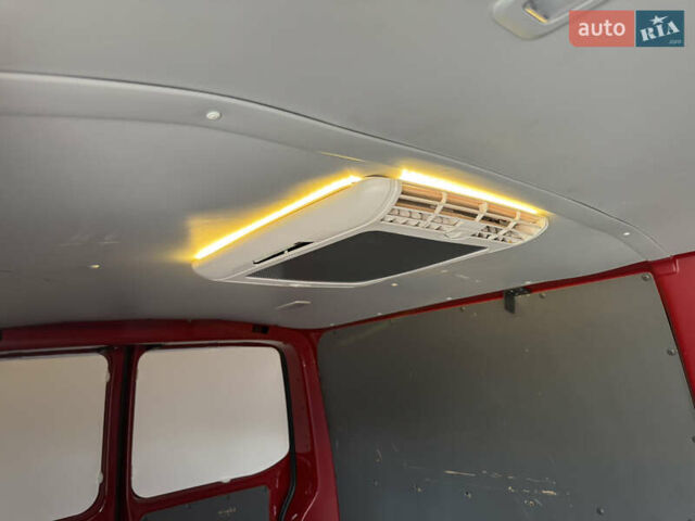 Красный Фольксваген Transporter, объемом двигателя 2 л и пробегом 219 тыс. км за 25950 $, фото 44 на Automoto.ua
