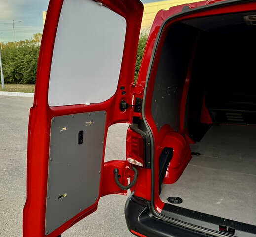 Красный Фольксваген Transporter, объемом двигателя 2 л и пробегом 219 тыс. км за 25950 $, фото 50 на Automoto.ua