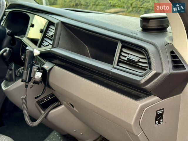 Красный Фольксваген Transporter, объемом двигателя 2 л и пробегом 219 тыс. км за 25950 $, фото 40 на Automoto.ua