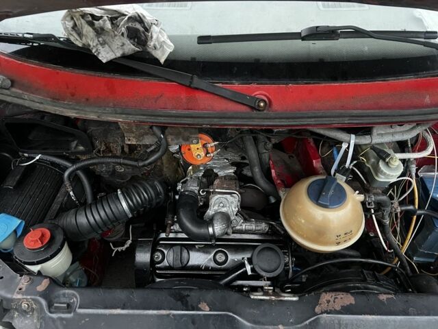 Красный Фольксваген Transporter, объемом двигателя 1.9 л и пробегом 400 тыс. км за 3400 $, фото 1 на Automoto.ua