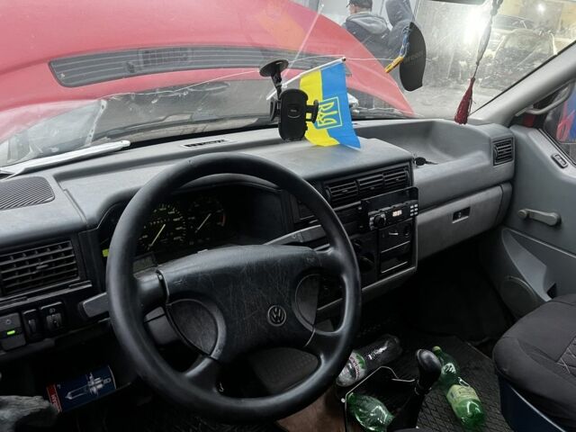 Красный Фольксваген Transporter, объемом двигателя 1.9 л и пробегом 400 тыс. км за 3400 $, фото 6 на Automoto.ua