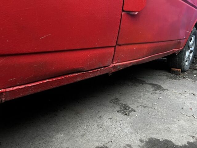 Красный Фольксваген Transporter, объемом двигателя 1.9 л и пробегом 400 тыс. км за 3400 $, фото 4 на Automoto.ua