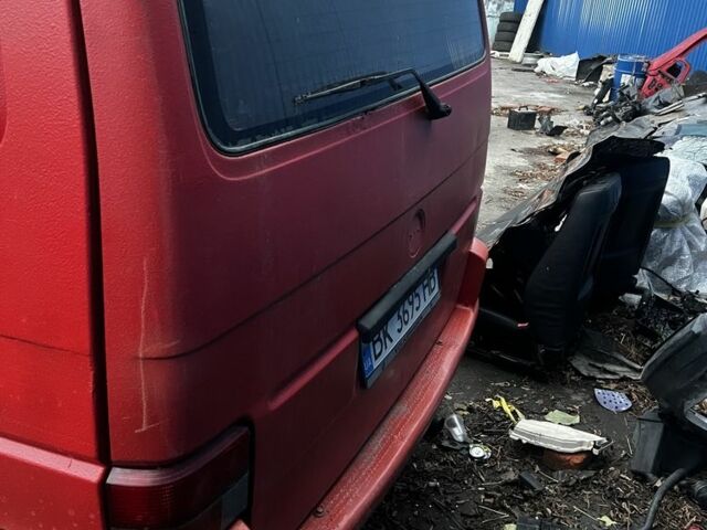 Красный Фольксваген Transporter, объемом двигателя 1.9 л и пробегом 400 тыс. км за 3400 $, фото 5 на Automoto.ua