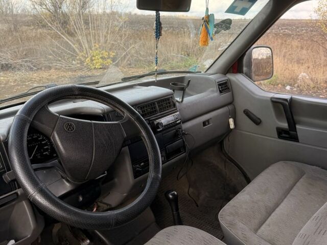 Червоний Фольксваген Transporter, об'ємом двигуна 2 л та пробігом 380 тис. км за 1076 $, фото 1 на Automoto.ua