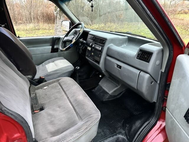 Красный Фольксваген Transporter, объемом двигателя 1.9 л и пробегом 300 тыс. км за 2200 $, фото 6 на Automoto.ua