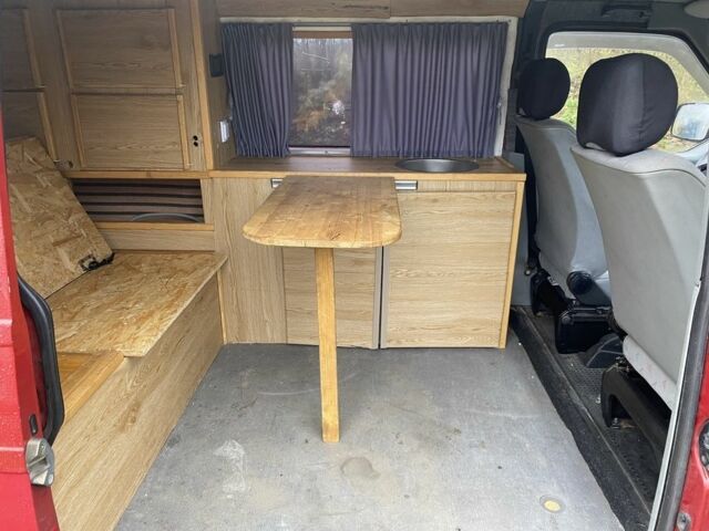 Червоний Фольксваген Transporter, об'ємом двигуна 1.9 л та пробігом 250 тис. км за 2700 $, фото 9 на Automoto.ua