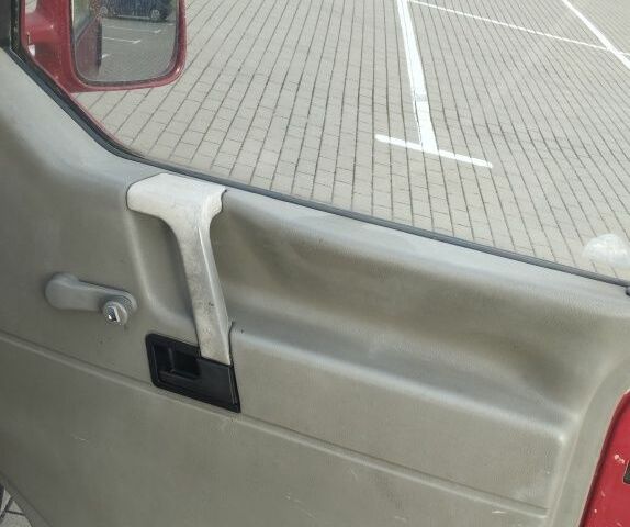 Красный Фольксваген Transporter, объемом двигателя 9 л и пробегом 4 тыс. км за 2300 $, фото 6 на Automoto.ua