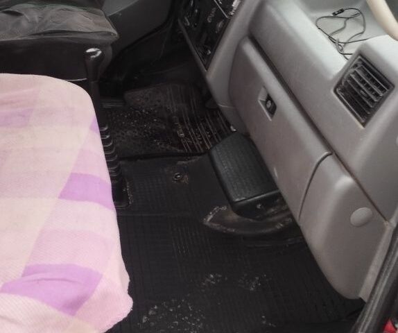 Красный Фольксваген Transporter, объемом двигателя 9 л и пробегом 4 тыс. км за 2100 $, фото 5 на Automoto.ua