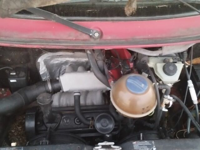 Красный Фольксваген Transporter, объемом двигателя 9 л и пробегом 4 тыс. км за 2300 $, фото 7 на Automoto.ua