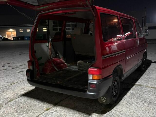 Красный Фольксваген Transporter, объемом двигателя 0 л и пробегом 365 тыс. км за 2600 $, фото 5 на Automoto.ua