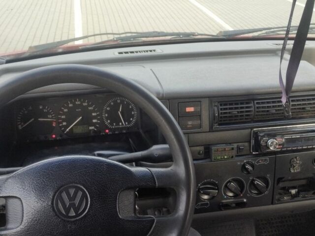 Красный Фольксваген Transporter, объемом двигателя 9 л и пробегом 4 тыс. км за 2300 $, фото 4 на Automoto.ua