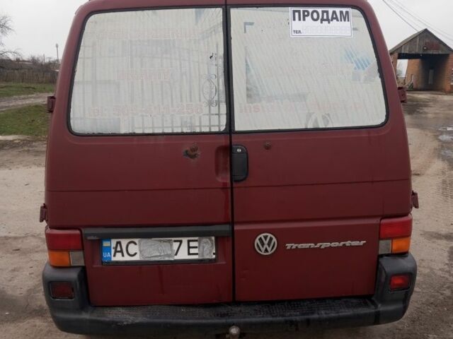 Красный Фольксваген Transporter, объемом двигателя 2 л и пробегом 340 тыс. км за 3000 $, фото 2 на Automoto.ua