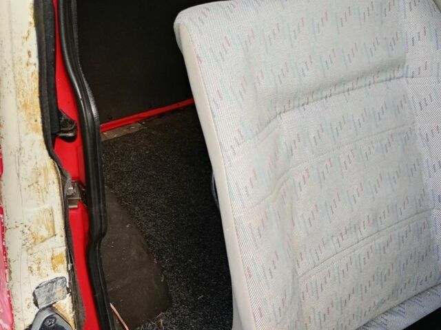 Красный Фольксваген Transporter, объемом двигателя 1.9 л и пробегом 620 тыс. км за 4000 $, фото 4 на Automoto.ua