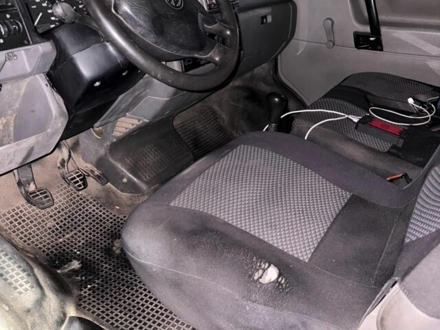 Красный Фольксваген Transporter, объемом двигателя 0 л и пробегом 365 тыс. км за 2600 $, фото 6 на Automoto.ua