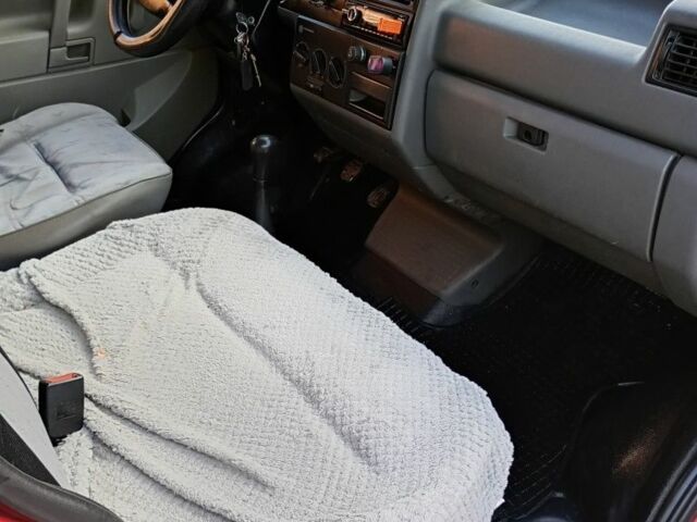 Красный Фольксваген Transporter, объемом двигателя 1.9 л и пробегом 620 тыс. км за 4000 $, фото 2 на Automoto.ua