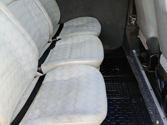 Красный Фольксваген Transporter, объемом двигателя 1.9 л и пробегом 620 тыс. км за 4000 $, фото 5 на Automoto.ua