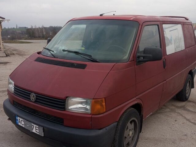 Красный Фольксваген Transporter, объемом двигателя 2 л и пробегом 340 тыс. км за 3000 $, фото 4 на Automoto.ua